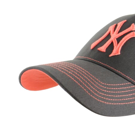 MLB New York Yankees Contrast Stitch ’47 MVP DT